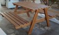 Дървена маса с пейки