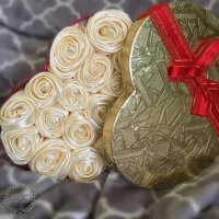 Рози от сатен в луксозна кутия , снимка 2 - Изкуствени цветя - 24572950