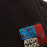 Дам.чанта-/неопрен/-"ATOM BAGS"-черна. Закупена от Италия., снимка 9 - Чанти - 22401487
