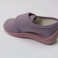 Български пантофи лила с брокат, снимка 4 - Бебешки обувки - 17677001