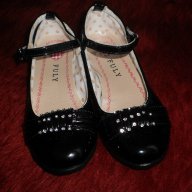 Черни лачени обувки с каишка и катарама за момиче, номер 27/28 -, снимка 5 - Детски маратонки - 10745881