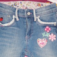 Дънки на Н&М с цветни бродерии , снимка 1 - Детски панталони и дънки - 11124964