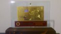 Сувенири 50 златни лева банкноти в стъклена поставка и масивно дърво + Сертификат, снимка 6