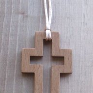 Дървен кръст прорязан, снимка 1 - Колиета, медальони, синджири - 17520653