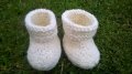 Бебешки терлички бели тип ботушки ръчно плетени, снимка 1 - Други - 26032037