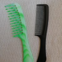 Нов комплект от 2 броя гребени за коса с широки и тесни зъбци в черно и зелено, снимка 1 - Аксесоари за коса - 21577378