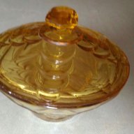 Стъклена бонбониера от Соца, снимка 1 - Сервизи - 18386752