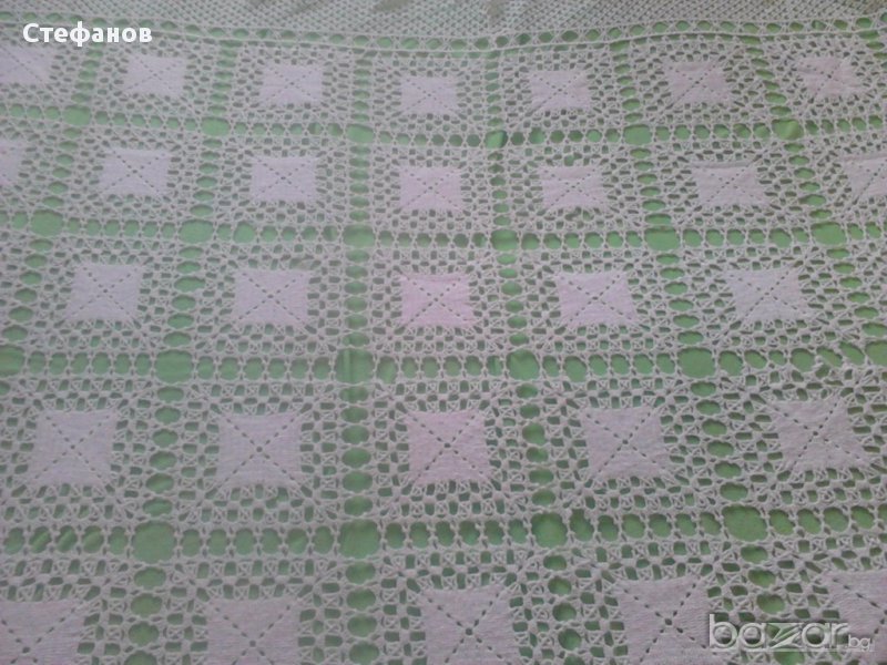 Покривало за легло-ръчно плетено на квадрати, снимка 1