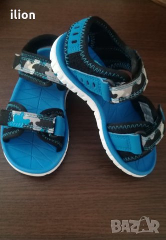 Прекрасни сандалки Clarks, снимка 2 - Детски сандали и чехли - 25887125