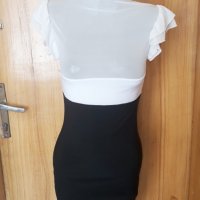 Черно бяла рокля с мрежест участък С, снимка 1 - Рокли - 25480315