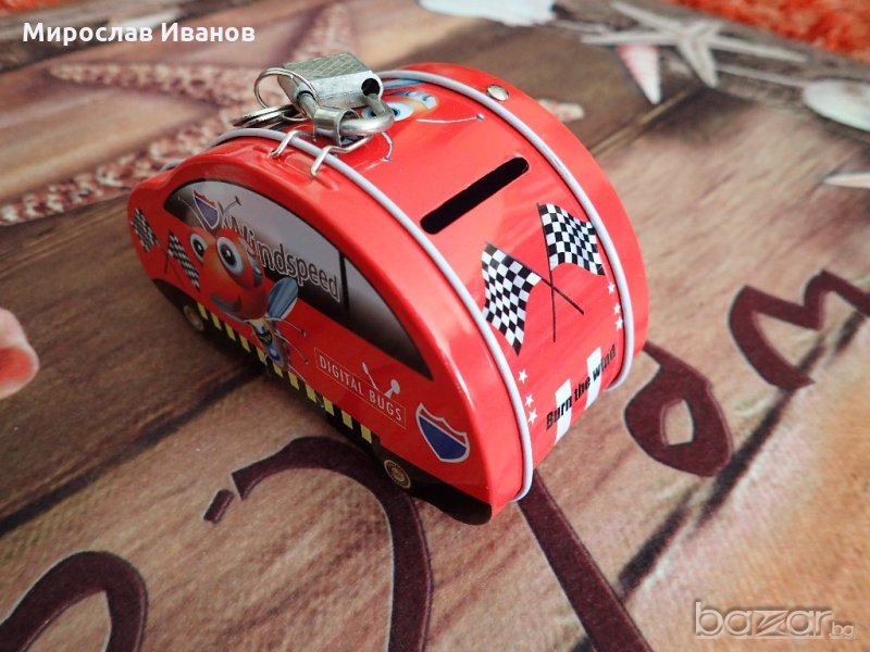 детска касичка Червена кола, от метал, която се заключва с ключе , снимка 1