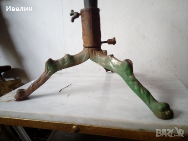 стара поставка за елха от метал