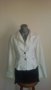 Дамско сако бяло памук Размер С, силно вталено Елегантен модел, но стои идеално и с кецове или марат