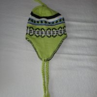 зелена шапка тип ушанка, снимка 1 - Шапки, шалове и ръкавици - 22401452