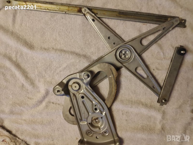 Продавам - оригинален ел. преден десен стъклоповдигач за Рено Меган 2009 г. , снимка 1