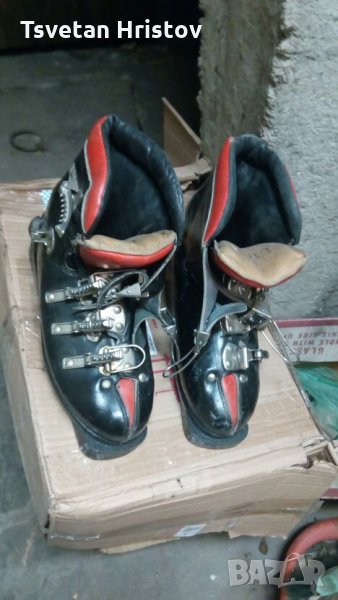 Стари скиобувки и щеки., снимка 1