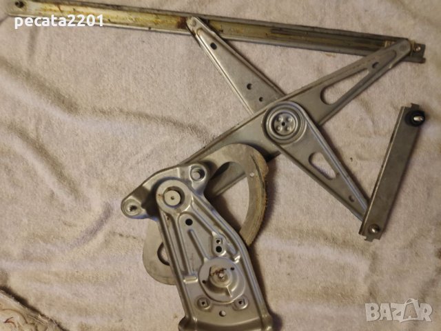 Продавам - оригинален ел. преден десен стъклоповдигач за Рено Меган 2009 г. 