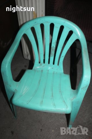 Детско пластмасово столче, снимка 1 - Столове - 25399169