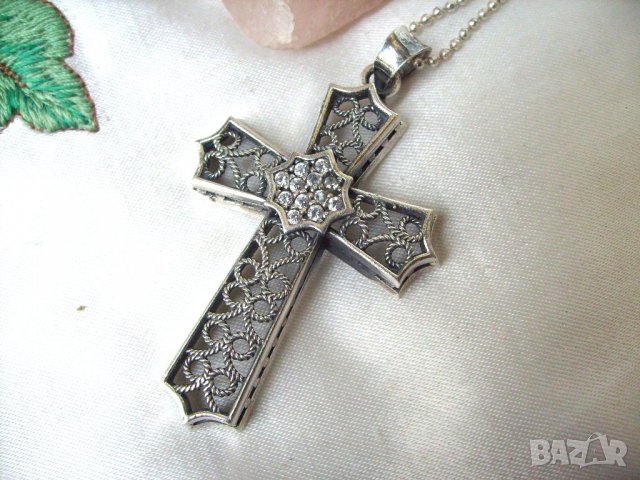 Много Красив Сребърен Филигранен Кръст с Циркони, снимка 1 - Колиета, медальони, синджири - 24539315