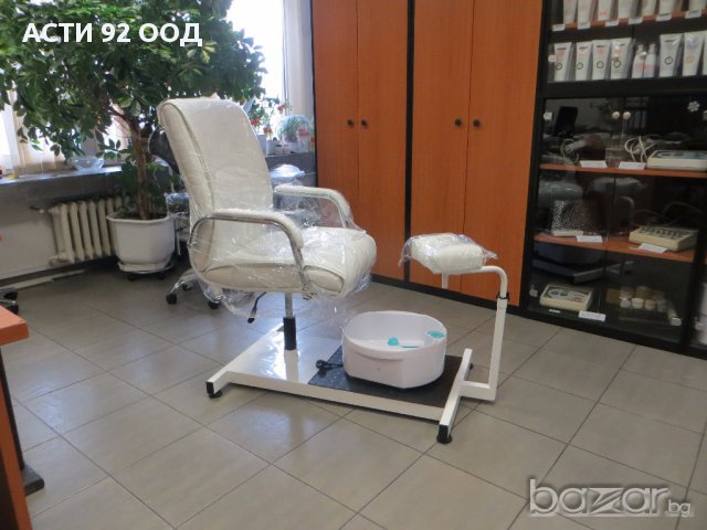 Стол за педикюр с ваничка цвят бял или черен. , снимка 1 - Педикюр и маникюр - 13404764