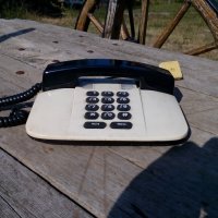 Телефон , снимка 1 - Антикварни и старинни предмети - 19293199