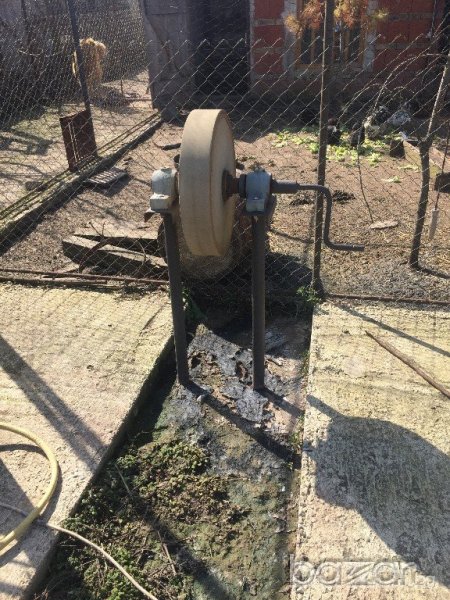 много старо и голямо точило за ножове със стойка, снимка 1