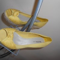 Обувки на платформа  Bershka патешко жълто , снимка 2 - Дамски ежедневни обувки - 21214791