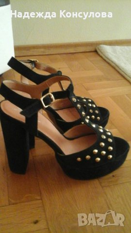 Велурени сандали с ток и капси, снимка 1