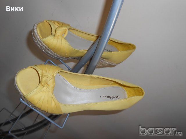 Обувки на платформа  Bershka патешко жълто , снимка 2 - Дамски ежедневни обувки - 21214791