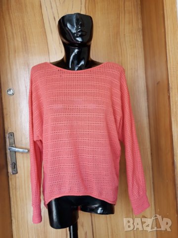 А-образна коралова блуза на дупки М/Л, снимка 1 - Блузи с дълъг ръкав и пуловери - 25137711