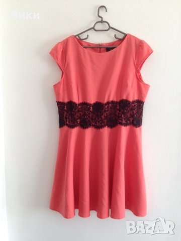 Много красива рокля с дантела