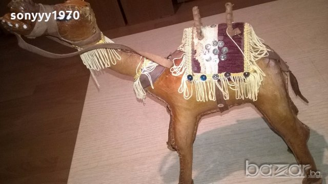камила 30х30х10см-кожа-внос швеицария, снимка 4 - Антикварни и старинни предмети - 18711435