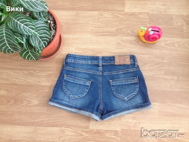 Къси дънки с апликация размерS, снимка 2 - Дънки - 18691137