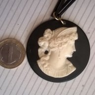 бижу-колие, снимка 2 - Колиета, медальони, синджири - 15073243