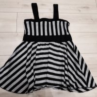 Разкроена детска рокля с черно и сребристо с презрамки марка Kids up, снимка 3 - Детски рокли и поли - 23709597
