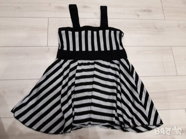 Разкроена детска рокля с черно и сребристо с презрамки марка Kids up, снимка 3 - Детски рокли и поли - 23709597