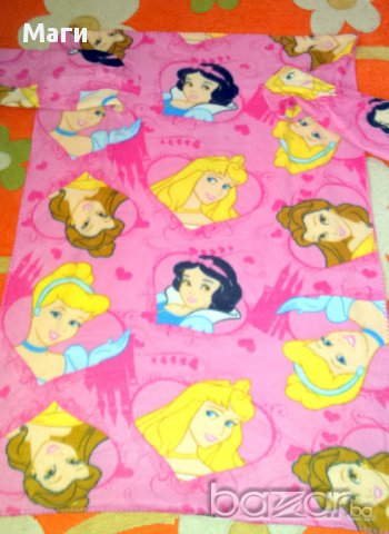 Поларено одеало с ръкави "Принцеси"