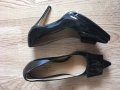 Лачени обувки на ток с панделка , снимка 1 - Дамски обувки на ток - 22001914