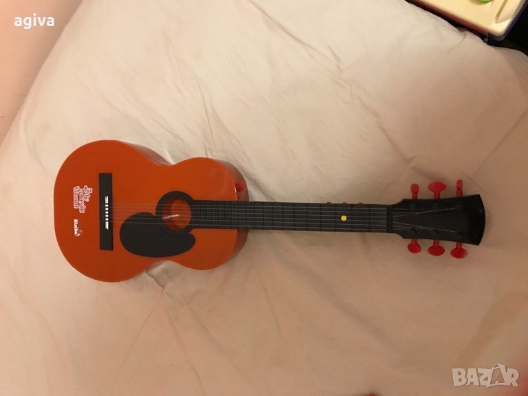 Китара със струни и мелодии, снимка 1