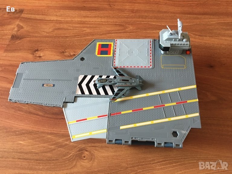 Детска играчка самолетоносач, снимка 1