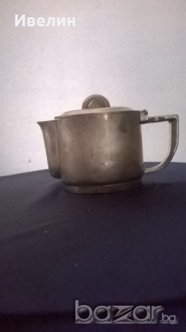 посребрен метален чайник