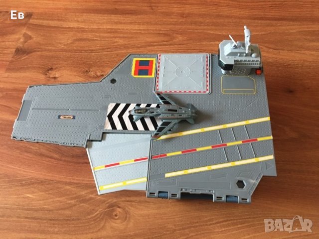 Детска играчка самолетоносач