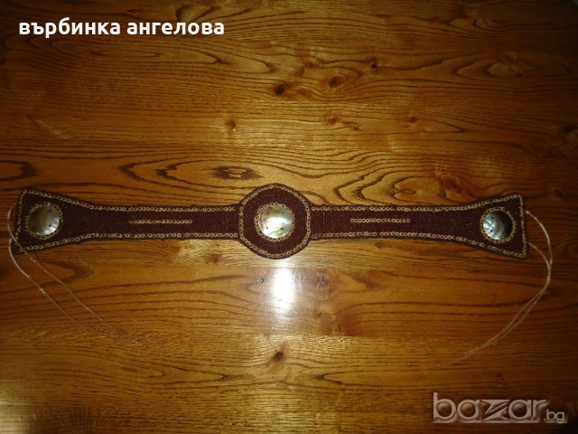 Ръчно изработен колан от седеф, стъклени мъниста и плат