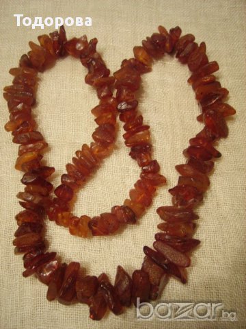 Продавам червен кехлибарен гердан от необработени късове., снимка 4 - Антикварни и старинни предмети - 11057455