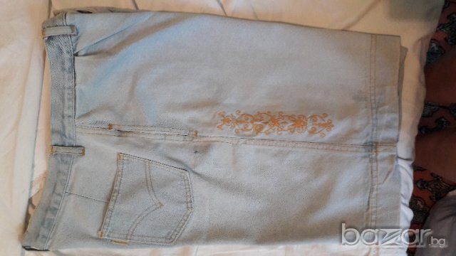  Дамски къс дънков панталон с апликация М-L, снимка 3 - Къси панталони и бермуди - 18566219