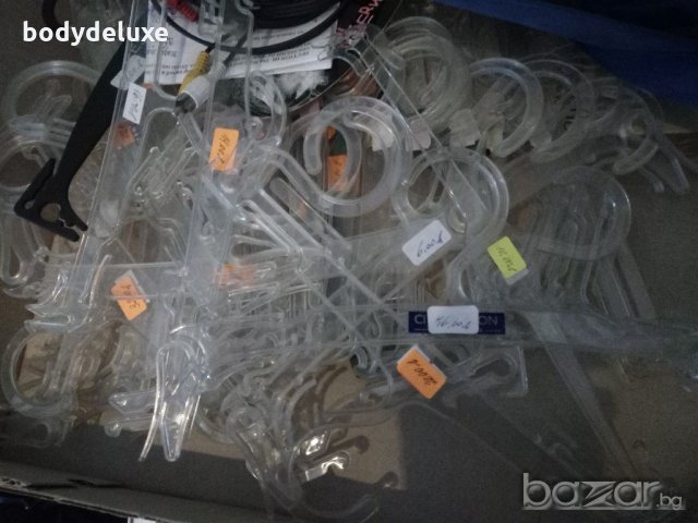 пластмасови закачалки, снимка 1 - Оборудване за магазин - 21316704