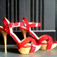 Лачени червени сандали, снимка 2 - Сандали - 11553512