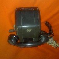 Стар телефон, снимка 1 - Антикварни и старинни предмети - 12183792