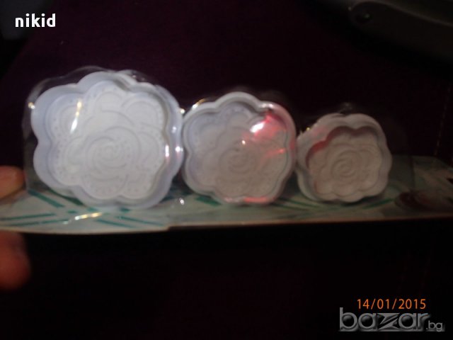 3 рози роза божур с релеф форми резци с бутало за украса торти фондан захарно тесто форма резец, снимка 2 - Форми - 9449973