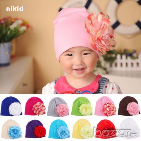 Кафява красива детска шапка с нежно цвете , снимка 2 - Шапки, шалове и ръкавици - 16856891
